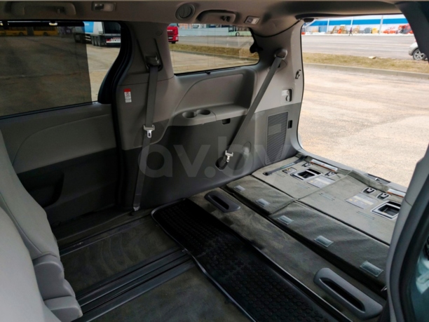 Toyota Sienna III (XL30), 7 мест, 2018 г.
