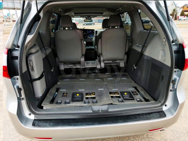 Toyota Sienna III (XL30), 7 мест, 2018 г.