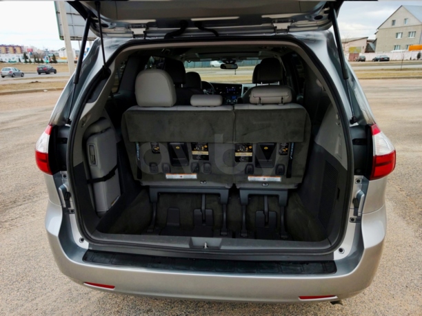 Toyota Sienna III (XL30), 7 мест, 2018 г.