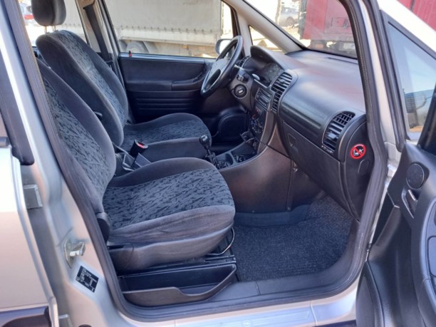 Opel Zafira A, 7 мест, 2002 г.