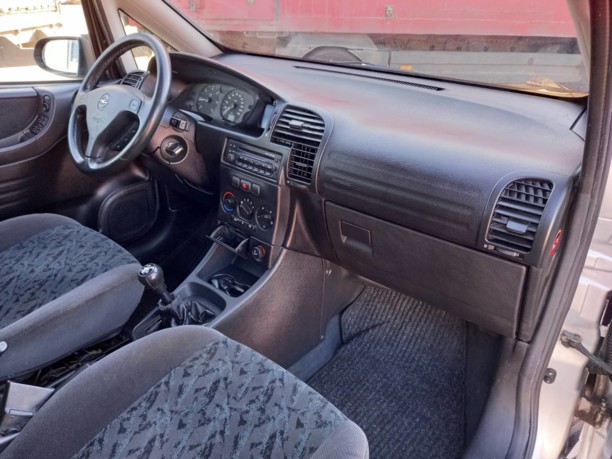 Opel Zafira A, 7 мест, 2002 г.