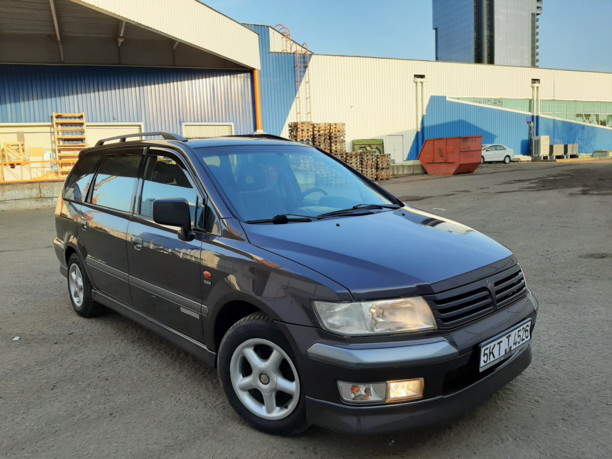 Mitsubishi Space Wagon Typ N50, 7 мест, 1999 г.