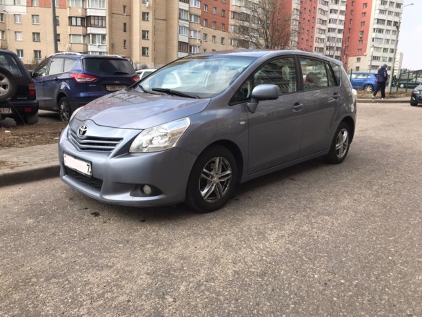Toyota Verso I, 7 мест, 2009 г.