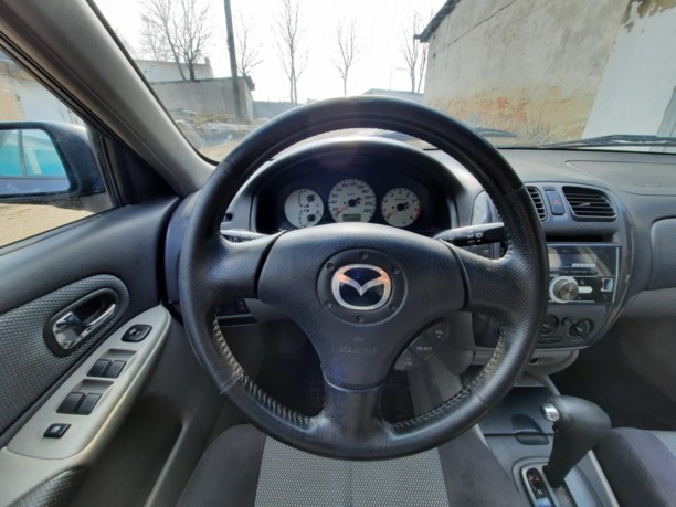 Mazda 323F, 2002 г.
