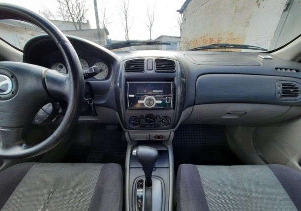 Mazda 323F, 2002 г.