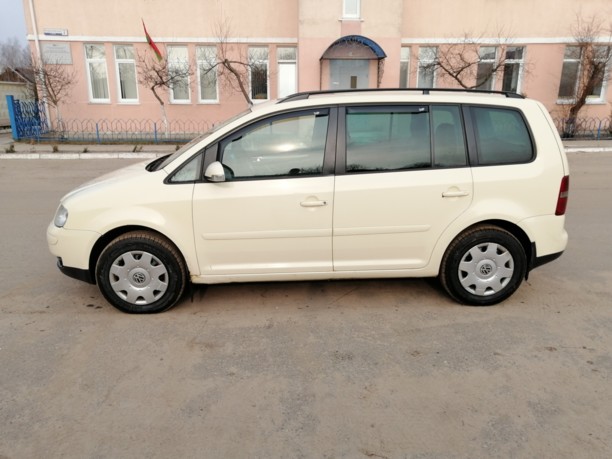 Volkswagen Touran I, 7 мест, 2005 г.