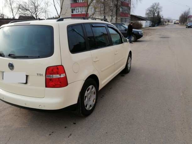 Volkswagen Touran I, 7 мест, 2005 г.