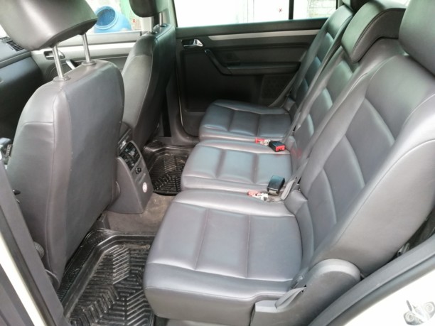 Volkswagen Touran I, 7 мест, 2005 г.