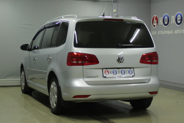 Volkswagen Touran II, 7 мест, 2011 г.