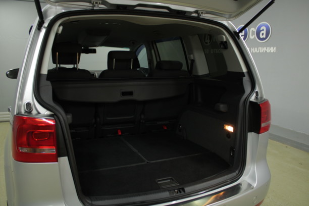 Volkswagen Touran II, 7 мест, 2011 г.