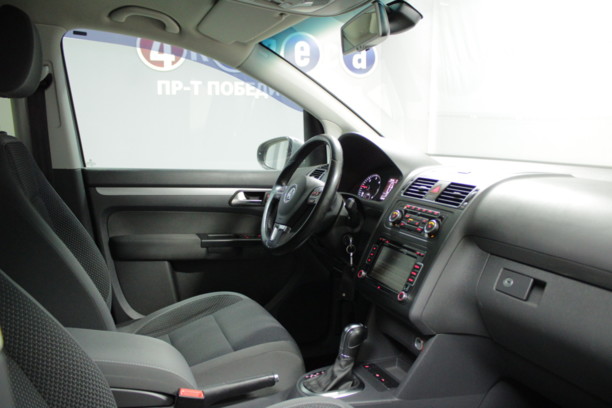 Volkswagen Touran II, 7 мест, 2011 г.