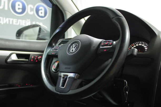 Volkswagen Touran II, 7 мест, 2011 г.
