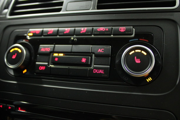 Volkswagen Touran II, 7 мест, 2011 г.