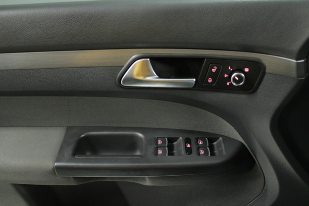 Volkswagen Touran II, 7 мест, 2011 г.