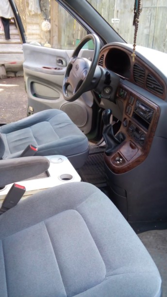 Kia Carnival I, 7 мест, 1999 г.