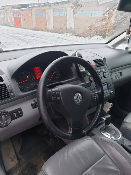 Volkswagen Touran I, 5 мест, 2005 г.