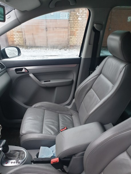 Volkswagen Touran I, 5 мест, 2005 г.