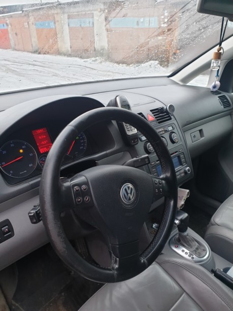 Volkswagen Touran I, 5 мест, 2005 г.