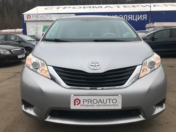 Toyota Sienna III (XL30), 7 мест, 2013 г.