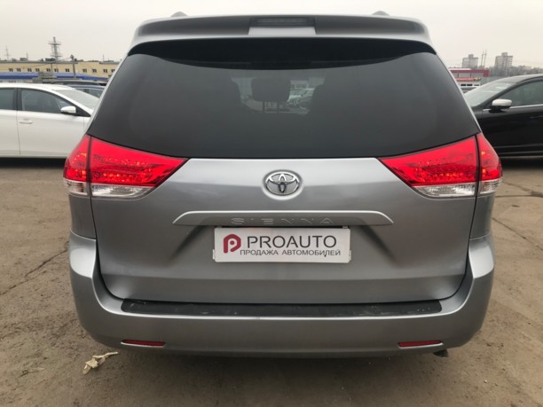 Toyota Sienna III (XL30), 7 мест, 2013 г.