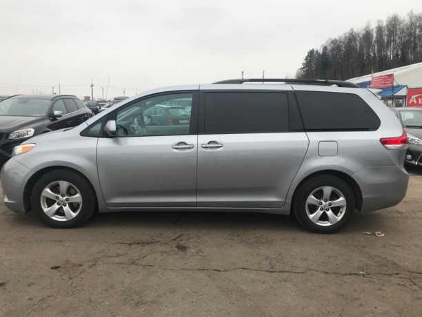 Toyota Sienna III (XL30), 7 мест, 2013 г.