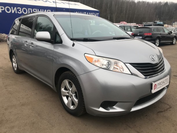 Toyota Sienna III (XL30), 7 мест, 2013 г.