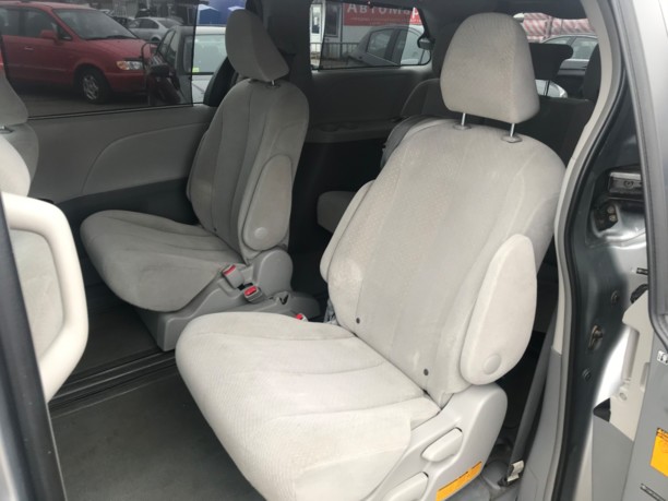 Toyota Sienna III (XL30), 7 мест, 2013 г.