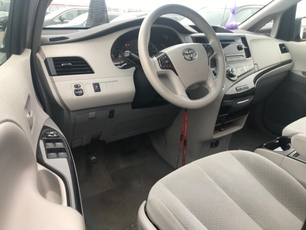 Toyota Sienna III (XL30), 7 мест, 2013 г.