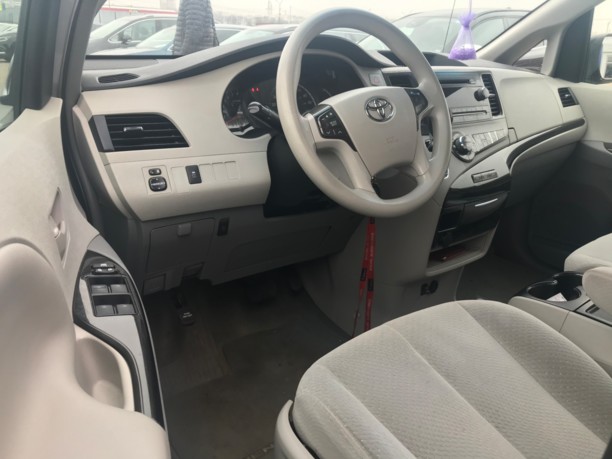 Toyota Sienna III (XL30), 7 мест, 2013 г.