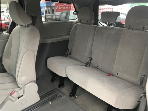 Toyota Sienna III (XL30), 7 мест, 2013 г.