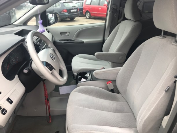 Toyota Sienna III (XL30), 7 мест, 2013 г.