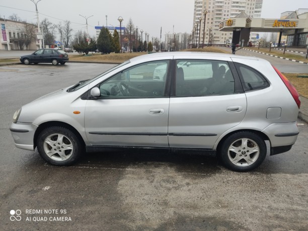 Nissan Almera Tino, 2001 г.
