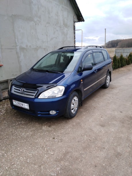 Toyota Avensis Verso I, 5 мест, 2003 г.