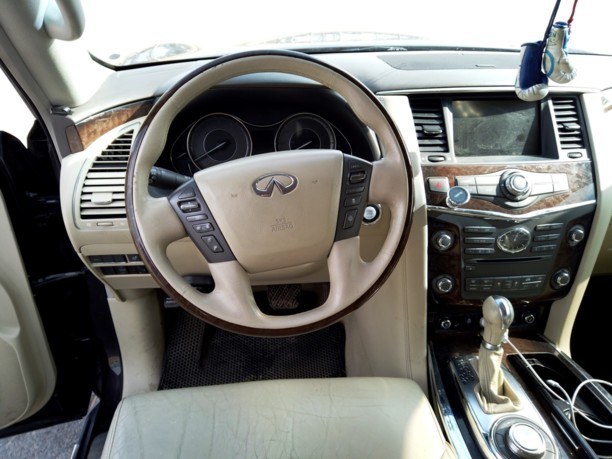 Infiniti QX56 II, 7 мест, 2010 г.