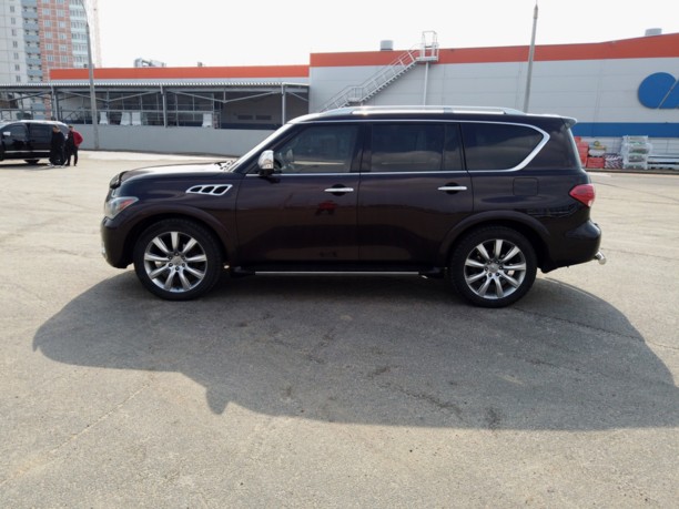 Infiniti QX56 II, 7 мест, 2010 г.