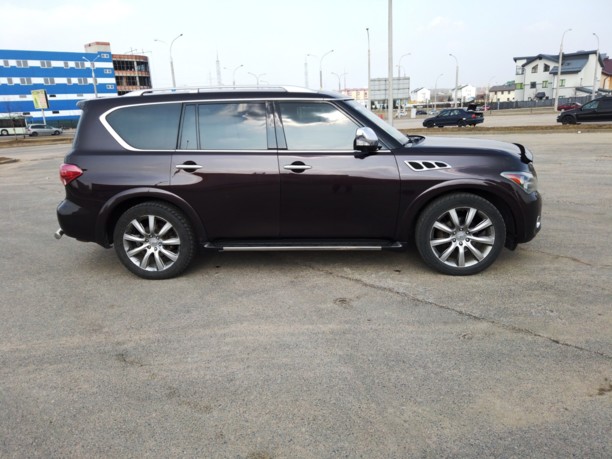 Infiniti QX56 II, 7 мест, 2010 г.