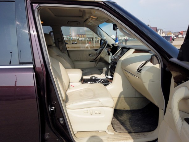 Infiniti QX56 II, 7 мест, 2010 г.