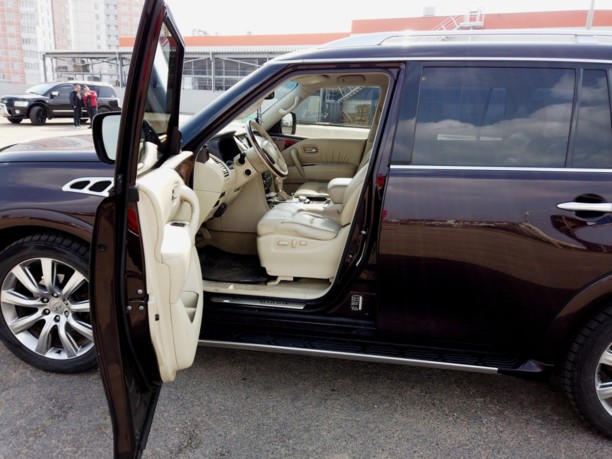 Infiniti QX56 II, 7 мест, 2010 г.