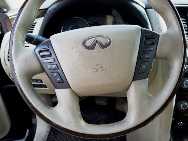 Infiniti QX56 II, 7 мест, 2010 г.