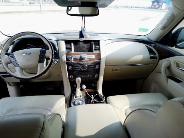 Infiniti QX56 II, 7 мест, 2010 г.