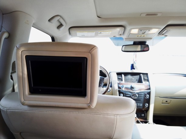 Infiniti QX56 II, 7 мест, 2010 г.