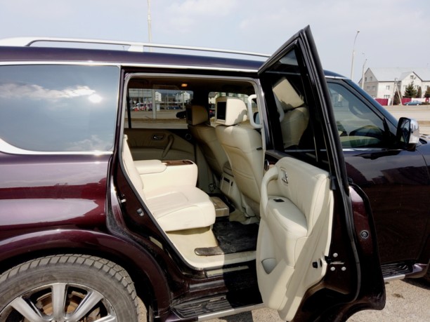 Infiniti QX56 II, 7 мест, 2010 г.