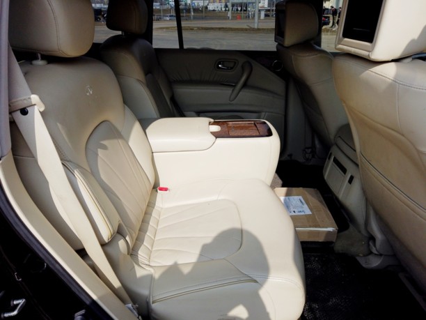 Infiniti QX56 II, 7 мест, 2010 г.