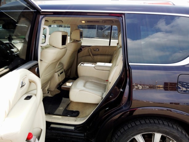 Infiniti QX56 II, 7 мест, 2010 г.