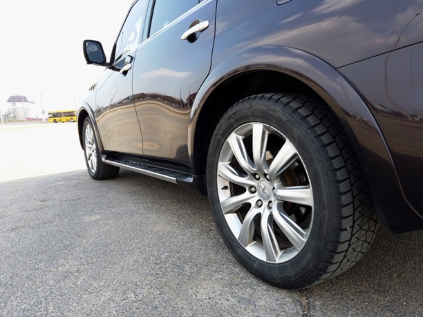 Infiniti QX56 II, 7 мест, 2010 г.