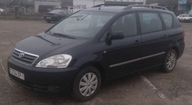 Toyota Avensis Verso I, 5 мест, 2002 г.