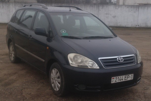 Toyota Avensis Verso I, 5 мест, 2002 г.