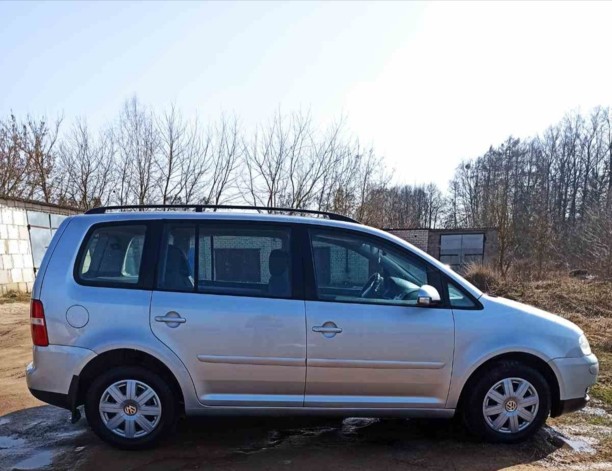 Volkswagen Touran I, 7 мест, 2003 г.