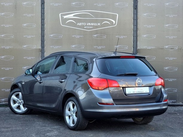 Opel Astra J, 2011 г.