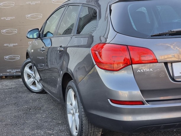 Opel Astra J, 2011 г.